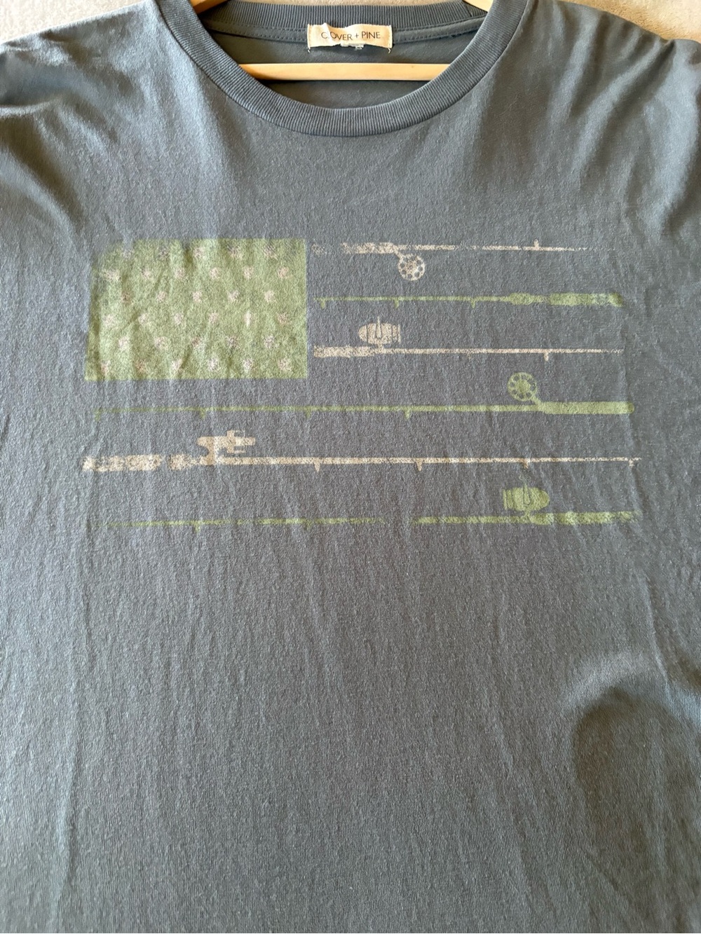 Men's Gray Crewneck T-Shirt with Subtle Green Flag Graphic